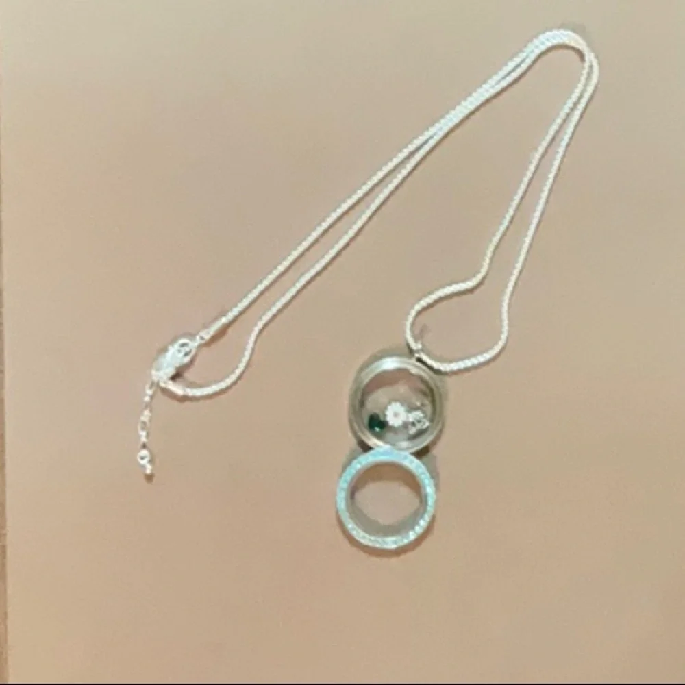 Origami Owl Silver Tone Chain and Blue Stoned Pendant With Three Interior Charms - Picture 2 of 11